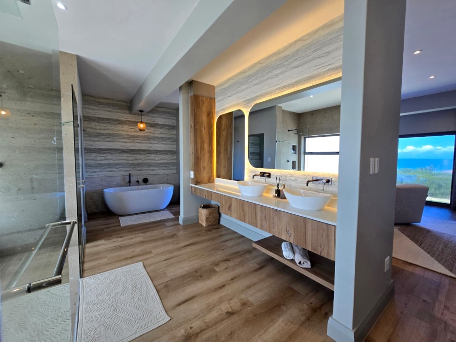 4 Bedroom Property for Sale in Outeniqua Strand Western Cape